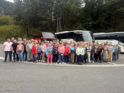 120 Senioren aus den Gemeinden Prackenbach, Kollnburg, Grafling, Gotteszell, Achs-lach und Zachenberg haben an der Fahrt der ILE DonauWald zum K&ouml;nigssee teilgenom-men.  (Bild vergr&ouml;&szlig;ern)