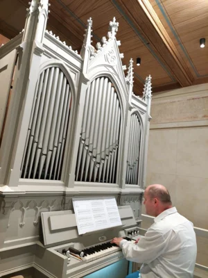 10 Frank auch an der Orgel 