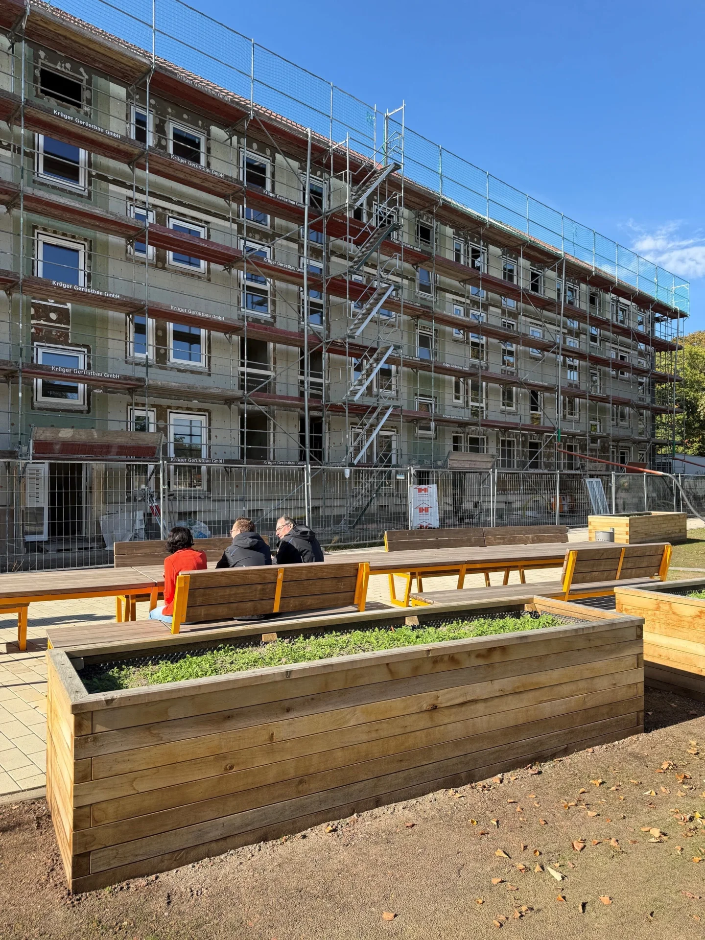 Bild: Neue Sitzgelegenheiten am Modellblock