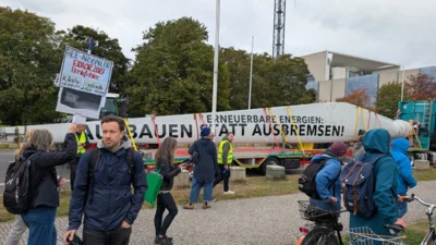 Demo in Berlin  (Bild vergr&ouml;&szlig;ern)