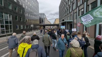 Demo in Berlin  (Bild vergr&ouml;&szlig;ern)