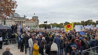 Demo in Berlin  (Bild vergr&ouml;&szlig;ern)