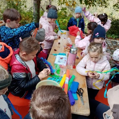 Foto des Albums: Die 1. Klassen pressen Apfelsaft im Obstlehrgarten