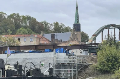 Foto des Albums: Der Einschub der neuen Brücke in Oderberg ist abgeschlossen