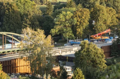 Foto des Albums: Der Einschub der neuen Brücke in Oderberg ist abgeschlossen