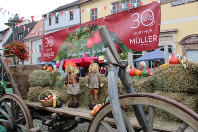 Der Obsthof M&uuml;ller ist seit Beginn beim Bauernmarkt dabei. Sie feierten in diesem Jahr bereits das 30-j&auml;hrige Bestehen.  (Bild vergr&ouml;&szlig;ern)