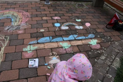 F&uuml;r den Monat September wurde die Stadt Querfurt nominiert, die sich mit einem Malwettbewerb f&uuml;r Kinder zum Bauernmarkt bewarb.  (Bild vergr&ouml;&szlig;ern)