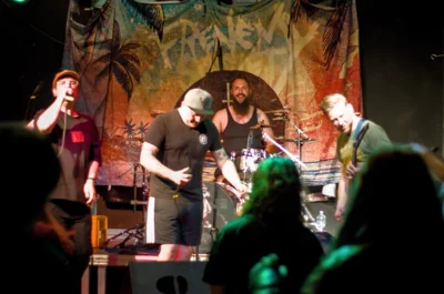 Foto des Albums: Rocktober im AKKU - BÛCHER & FRENEMY SOCIETY