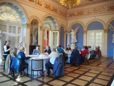 Wir f&uuml;hlten uns f&uuml;rstlich im exquisit restaurierten blauen Saal... 