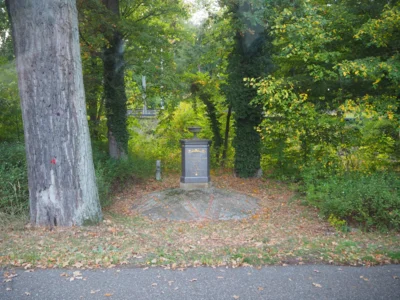 an der ehem. Grenze zw. Meckenburg-Strelitz und Preu&szlig;en steht dieser Gedenkstein f&uuml;r die dahingeschiedene Luise 