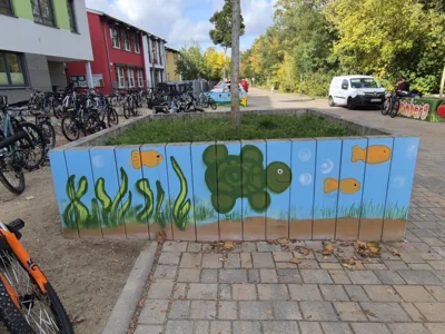 Foto des Albums: Pflanzgefäße Grundschule am Weinberg (15.​10.​2026)