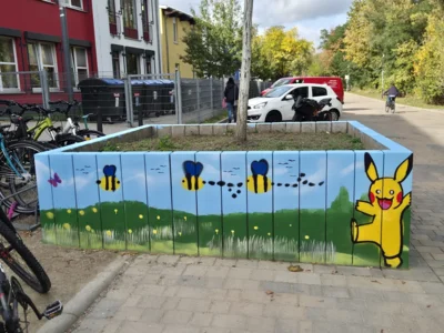 Foto des Albums: Pflanzgefäße Grundschule am Weinberg (15.​10.​2026)