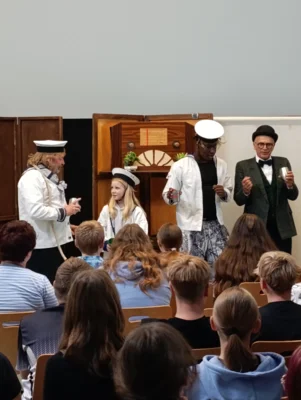 Foto des Albums: Murder, Mystery & a little Whisky – The Play Group zu Gast an unserer Schule