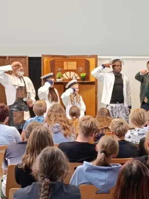 Foto des Albums: Murder, Mystery & a little Whisky – The Play Group zu Gast an unserer Schule