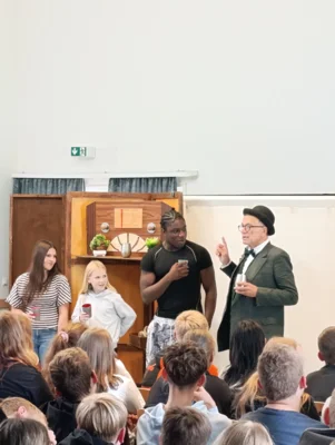 Foto des Albums: Murder, Mystery & a little Whisky – The Play Group zu Gast an unserer Schule