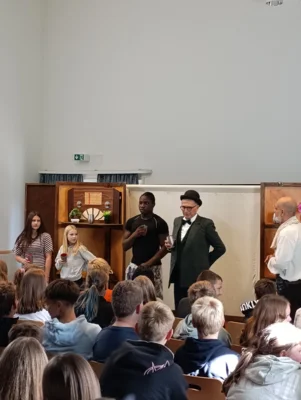 Foto des Albums: Murder, Mystery & a little Whisky – The Play Group zu Gast an unserer Schule