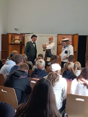 Foto des Albums: Murder, Mystery & a little Whisky – The Play Group zu Gast an unserer Schule