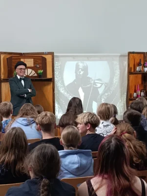 Foto des Albums: Murder, Mystery & a little Whisky – The Play Group zu Gast an unserer Schule