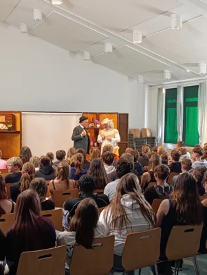 Foto des Albums: Murder, Mystery & a little Whisky – The Play Group zu Gast an unserer Schule