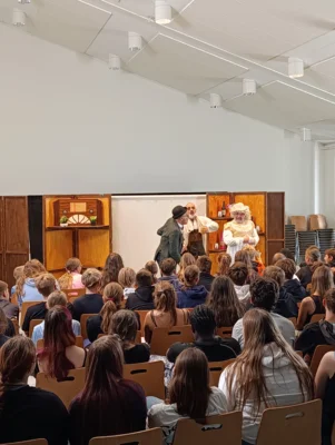 Foto des Albums: Murder, Mystery & a little Whisky – The Play Group zu Gast an unserer Schule