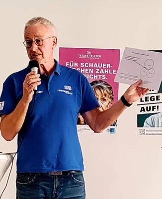 Referent Jens Stender beim Vortrag  (Bild vergr&ouml;&szlig;ern)