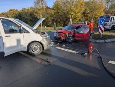 Foto des Albums: VU 1 oder 2 PKW, Person eingeklemmt St2195 Richtung Naila