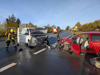 Foto des Albums: VU 1 oder 2 PKW, Person eingeklemmt St2195 Richtung Naila