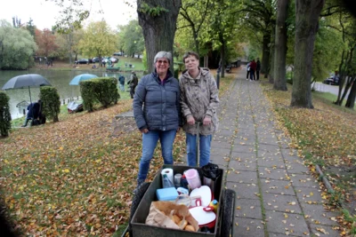 Frau Schmidt und Frau Eckert brachten dem Verein viel Lob als mobiler Lieferservice ein 