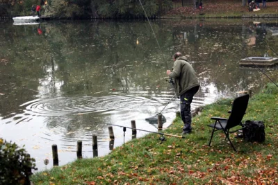 Petri Heil! Einer der ersten Fische wird angelandet. 