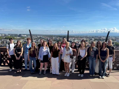 Gruppenfoto auf der M&uuml;nster-Plattform  (Bild vergr&ouml;&szlig;ern)