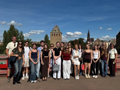 Gruppenfoto auf dem Vauban-Wehr  (Bild vergr&ouml;&szlig;ern)