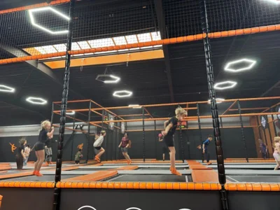 Kinder im "Jump 4 All"  (Bild vergr&ouml;&szlig;ern)