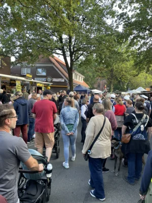 Besucher am Samstag (2)  (Bild vergr&ouml;&szlig;ern)