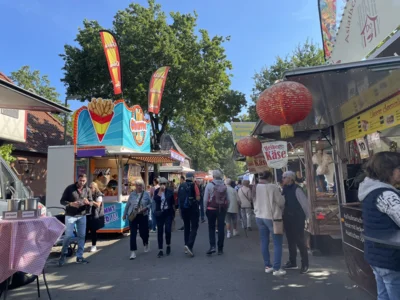 Besucher am Sonntag  (Bild vergr&ouml;&szlig;ern)
