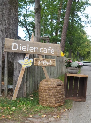 Dielencaf&eacute; Peetshof Sonja Meyer  (Bild vergr&ouml;&szlig;ern)