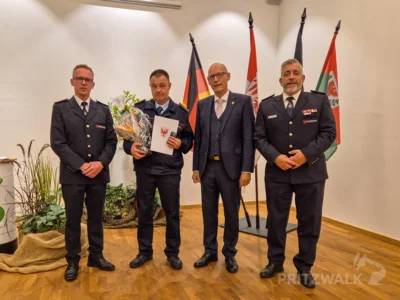 Aus Giesensdorf wurde Kamerad Jan Rose mit der Medaille in Kupfer f&uuml;r zehn Jahre ausgezeichnet. Foto: Stadt Pritzwalk  (Bild vergr&ouml;&szlig;ern)