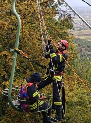 Foto des Albums: Feuerwehr übte an der Rietburgbahn Edenkoben für den Ernstfall.