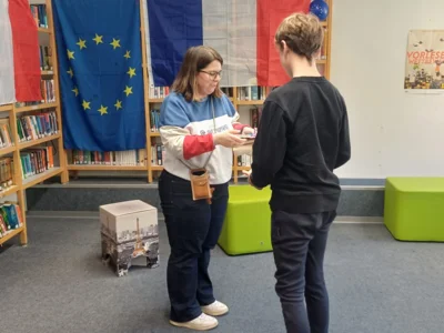 Katharina Wroblewski bei der Siegerehrung mit Nils Deser (8c)  (Bild vergr&ouml;&szlig;ern)
