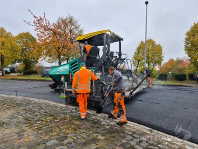 Foto des Albums: Die Asphaltdecke im Kreisel in Falkenhagen wird saniert
