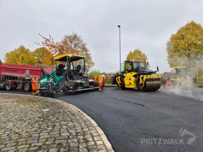 Foto des Albums: Die Asphaltdecke im Kreisel in Falkenhagen wird saniert