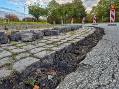 Foto des Albums: Die Asphaltdecke im Kreisel in Falkenhagen wird saniert