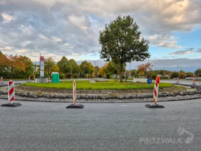 Foto des Albums: Die Asphaltdecke im Kreisel in Falkenhagen wird saniert