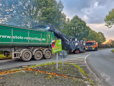 Foto des Albums: Die Asphaltdecke im Kreisel in Falkenhagen wird saniert