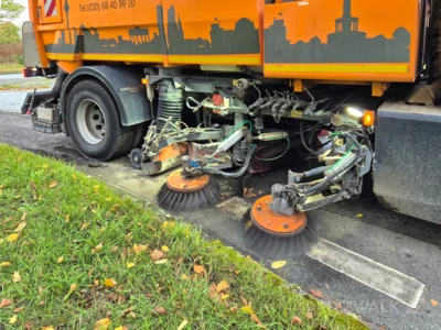 Foto des Albums: Die Asphaltdecke im Kreisel in Falkenhagen wird saniert