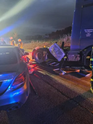 Foto des Albums: Einsatz H E-CALL Y - VU Meldung aufgrund eCall-Notruf-Eingang in PKW/LKW vom 27.10.