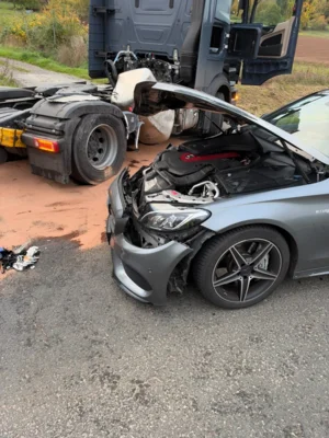 Foto des Albums: Einsatz H E-CALL Y - VU Meldung aufgrund eCall-Notruf-Eingang in PKW/LKW vom 27.10.