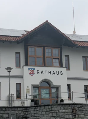 Die Gemeinde Prackenbach will einige Aufgaben des Standesamtes an Viechtach abgeben, die Stellung eines entsprechenden Antrags bewilligten die Prackenbach Gemeinder&auml;te am Mittwochabend.  (Bild vergr&ouml;&szlig;ern)