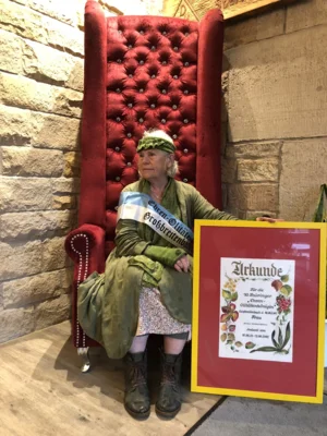 Dorisa Winkenbach Ehrenolit&auml;tenmajest&auml;t und Ortschaftspartnerschaft  (Bild vergr&ouml;&szlig;ern)