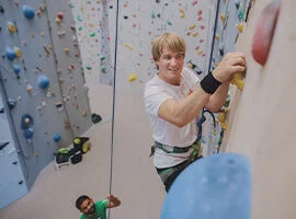 kletternde person
