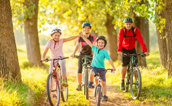 Fahrradfahren Familie